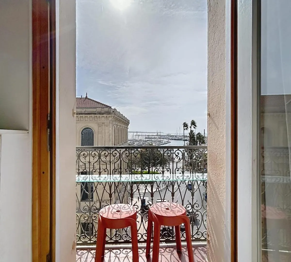 Cannes Quai St Pierre 2 Bedrooms Apt With Balcony And Sea View
