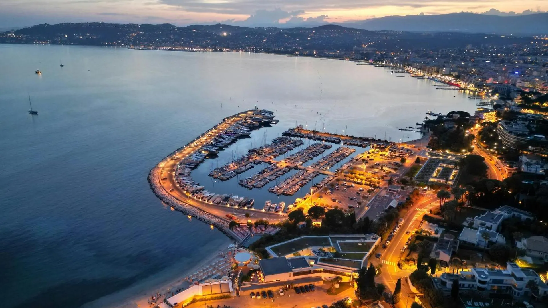 Lägenhet Cannes Quai St Pierre 2 Bedrooms Apt With Balcony And Sea View