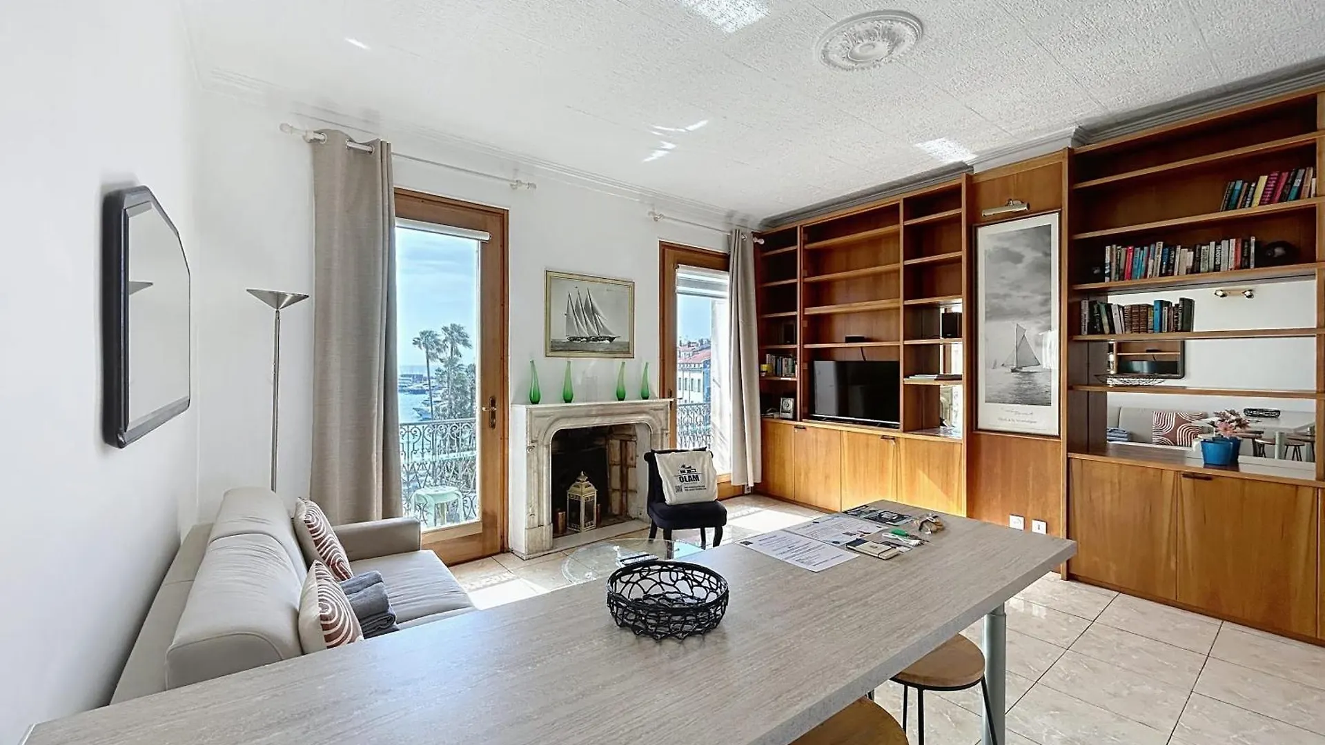 Cannes Quai St Pierre 2 Bedrooms Apt With Balcony And Sea View Lägenhet